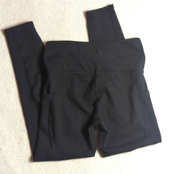 Zobha Crop Leggings - Picture 2 of 4